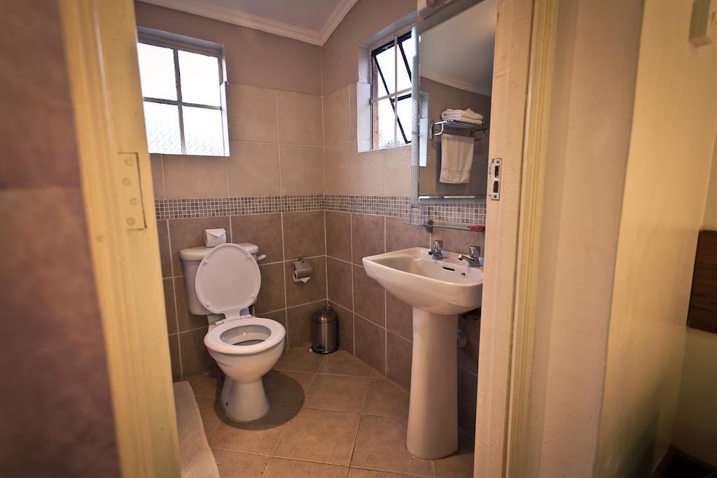 Godials Bed & Breakfast Nairobi Esterno foto