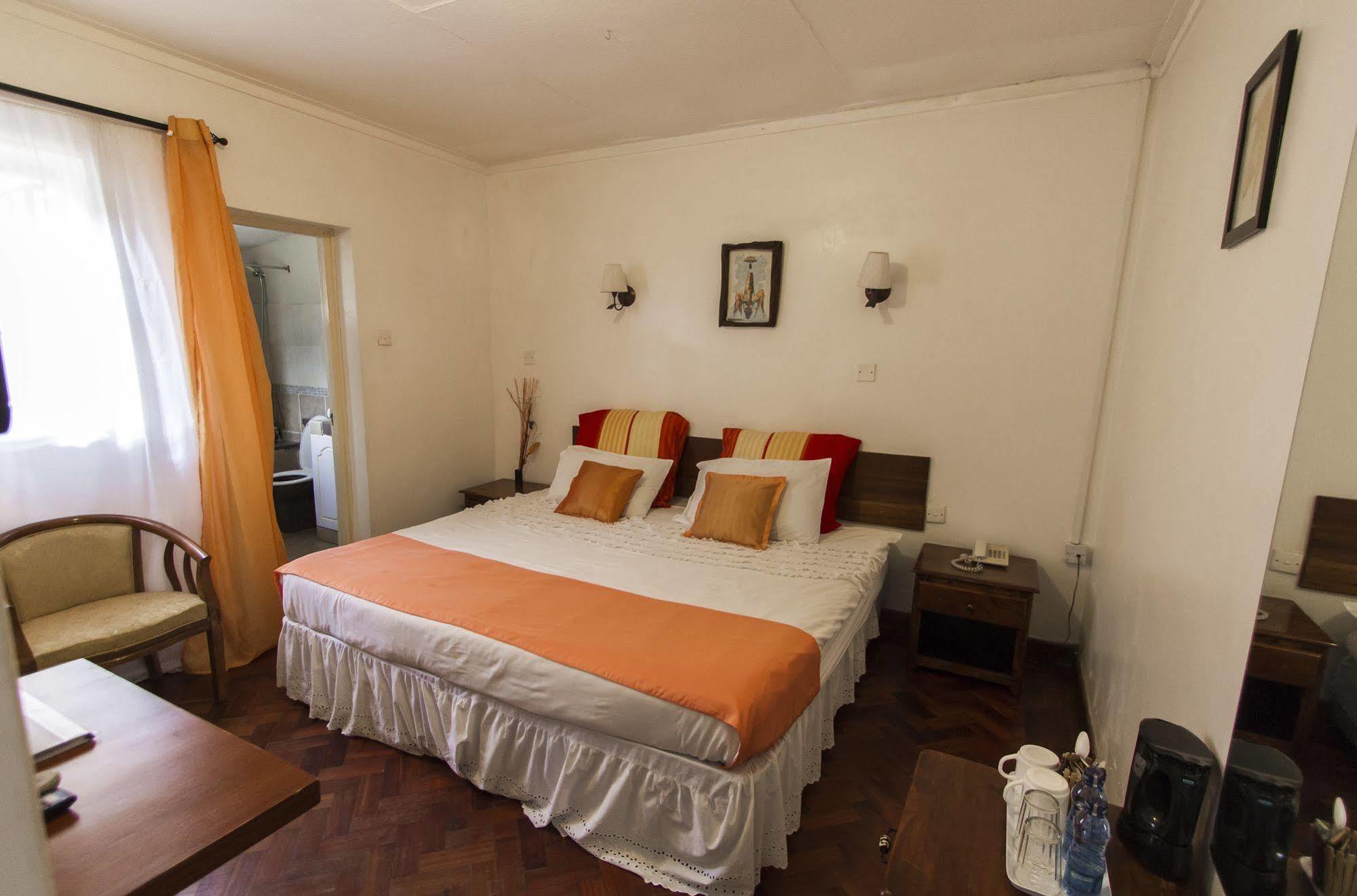 Godials Bed & Breakfast Nairobi Esterno foto