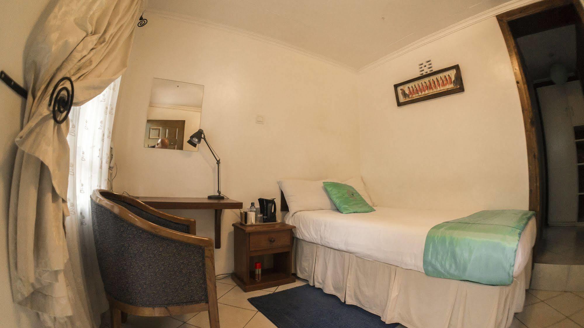 Godials Bed & Breakfast Nairobi Esterno foto
